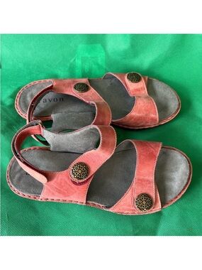Aravon Coral Pink Leather Slingback Sandals